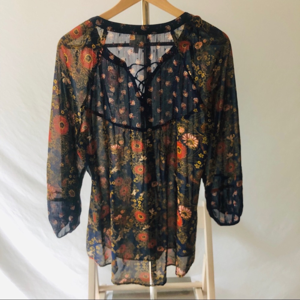 SOLD. Fig & Flower Blue Blouse Size Medium - Picture 3 of 6